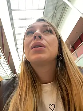 Snapshot of Sweet___Emily chatting on September 2025 02:10:01 PM Sweet   Emily online show from September 2025 02:10:01 PM