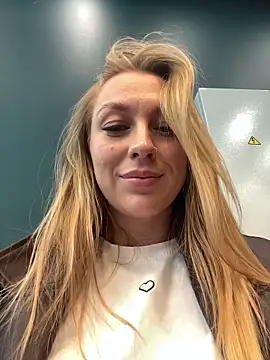 Snapshot of Sweet___Emily chatting on October 2025 01:52:01 PM Sweet   Emily online show from October 2025 01:52:01 PM