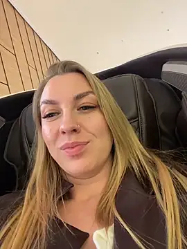 Snapshot of Sweet___Emily chatting on March 2026 04:19:01 PM Sweet Emily online show from March 2026 04:19:01 PM