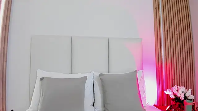 Emily robertss online show from February 2026 07:19:02 PM