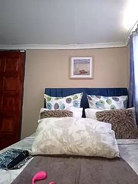 Queen-Chocolate online show from January 2025 07:18:02 AM