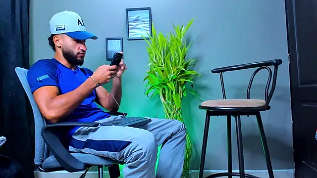 Damian 022 online show from October 2025 12:05:02 PM