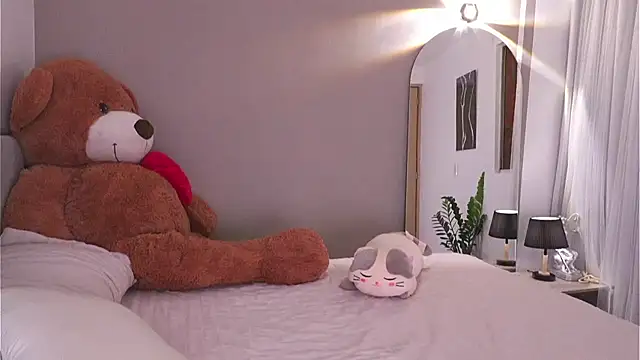 AnnyHizzle online show from October 2025 02:01:02 AM