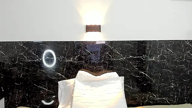 Snapshot of Juliabadlee chatting on December 2024 11:36:01 PM Juliabadlee online show from December 2024 11:36:01 PM