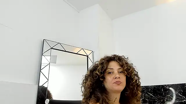 Snapshot of Juliabadlee chatting on December 2024 02:42:01 AM Juliabadlee online show from December 2024 02:42:01 AM