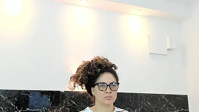 Snapshot of Juliabadlee chatting on February 2025 12:19:02 AM Juliabadlee online show from February 2025 12:19:02 AM