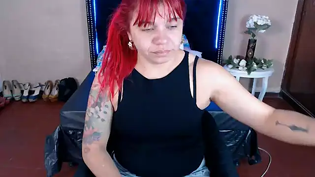 Snapshot of VioletaaaSlave chatting on June 2026 11:00:01 AM VioletaaaSlave online show from June 2026 11:00:01 AM