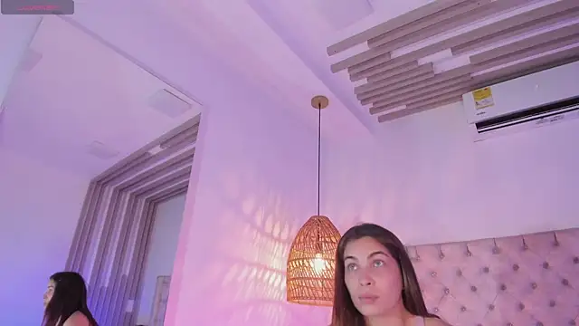 Mia Parissi online show from September 2025 07:28:02 PM