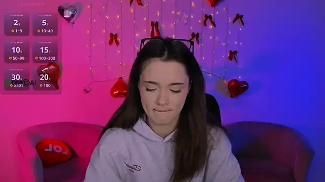 liana kisses online show from April 2026 07:06:01 PM