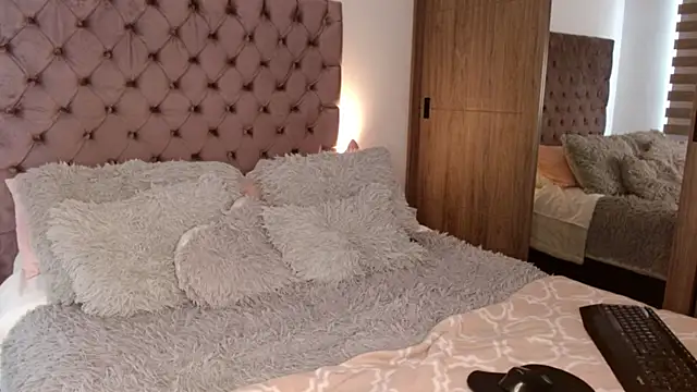 Roussmariehenao online show from October 2025 01:21:01 PM