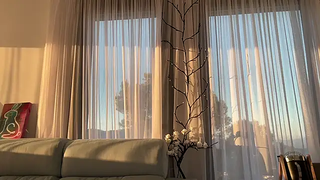 Mika Miller online show from November 2025 04:00:02 PM