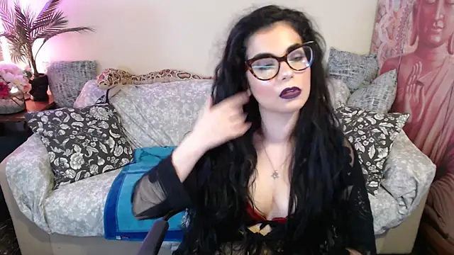 Saturnia Yvonne online show from October 2025 02:47:01 PM