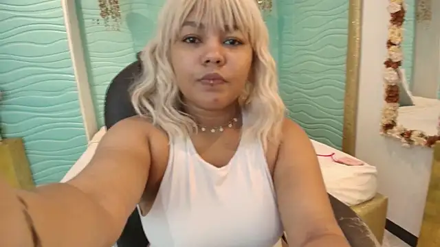 Snapshot of cherry_chel chatting on April 2026 09:05:01 PM cherry chel online show from April 2026 09:05:01 PM