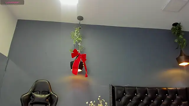 Hannah Miller   online show from December 2024 11:34:02 AM