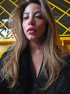 Karen San Miguel online show from April 2026 06:30:02 PM