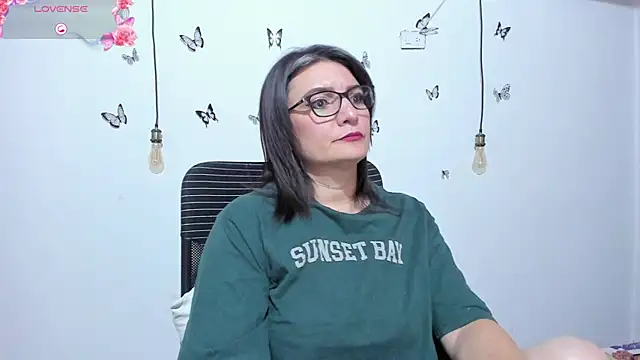 Amie Adams82  online show from April 2026 02:06:02 PM