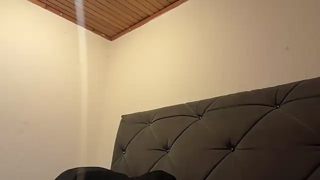 JeSuisUnTapin online show from April 2026 05:03:01 AM