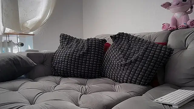 iam valentinadoll online show from April 2026 08:25:01 AM