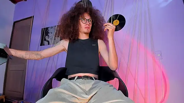 Snapshot of MrShaggy chatting on January 2025 08:17:02 PM MrShaggy online show from January 2025 08:17:02 PM