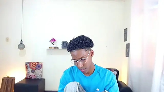 maiki18  online show from March 2025 08:00:02 PM