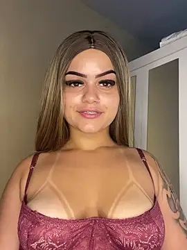 Snapshot of Lolacavalona chatting on December 2024 02:00:02 PM Lolacavalona online show from December 2024 02:00:02 PM