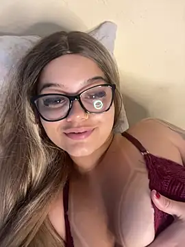 Snapshot of Lolacavalona chatting on December 2024 05:17:01 AM Lolacavalona online show from December 2024 05:17:01 AM