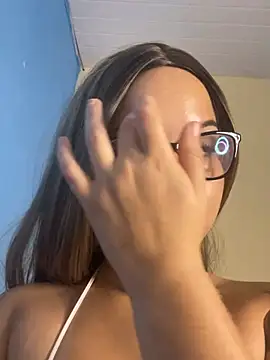 Snapshot of Lolacavalona chatting on December 2024 09:28:02 PM Lolacavalona online show from December 2024 09:28:02 PM