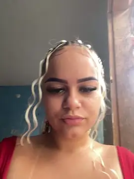 Snapshot of Lolacavalona chatting on December 2024 02:08:02 PM Lolacavalona online show from December 2024 02:08:02 PM