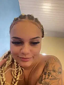 Snapshot of Lolacavalona chatting on January 2025 12:59:01 AM Lolacavalona online show from January 2025 12:59:01 AM