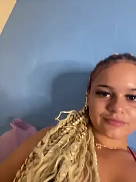 Snapshot of Lolacavalona chatting on January 2025 08:26:01 PM Lolacavalona online show from January 2025 08:26:01 PM