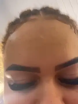 Snapshot of Lolacavalona chatting on January 2025 05:08:01 AM Lolacavalona online show from January 2025 05:08:01 AM