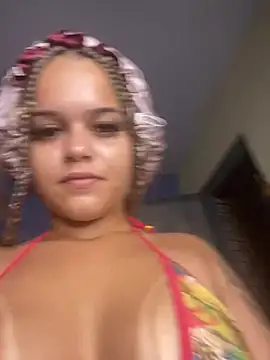 Snapshot of Lolacavalona chatting on January 2025 07:14:01 AM Lolacavalona online show from January 2025 07:14:01 AM