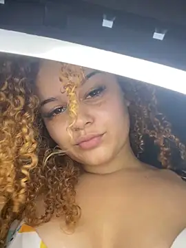 Snapshot of Lolacavalona chatting on September 2025 05:04:01 PM Lolacavalona online show from September 2025 05:04:01 PM