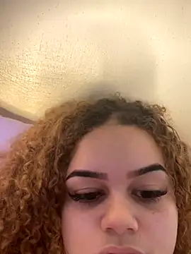 Snapshot of Lolacavalona chatting on September 2025 05:02:02 PM Lolacavalona online show from September 2025 05:02:02 PM