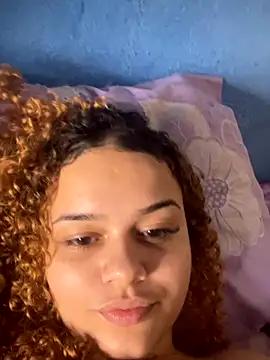 Snapshot of Lolacavalona chatting on September 2025 03:54:01 AM Lolacavalona online show from September 2025 03:54:01 AM