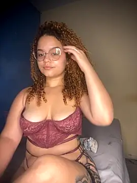 Snapshot of Lolacavalona chatting on October 2025 07:49:02 AM Lolacavalona online show from October 2025 07:49:02 AM