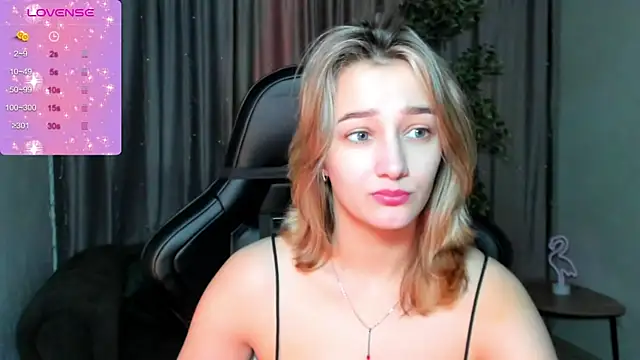 Snapshot of Sinty_Noria chatting on January 2025 01:04:02 AM Sinty Noria online show from January 2025 01:04:02 AM