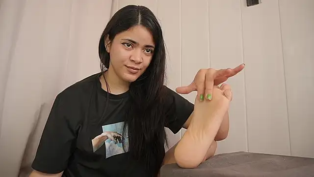 Snapshot of Feetgirl01 chatting on January 2025 01:01:01 PM Feetgirl01 online show from January 2025 01:01:01 PM