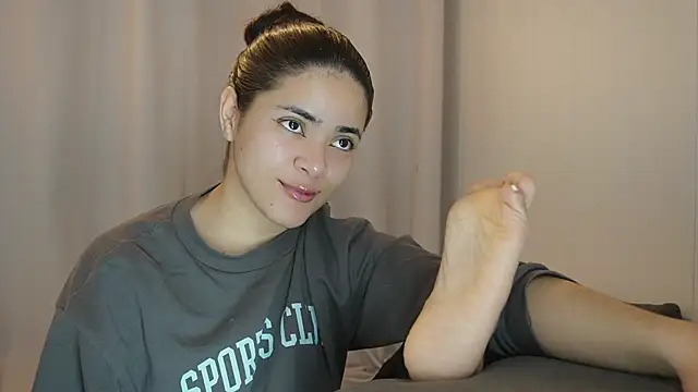 Snapshot of Feetgirl01 chatting on March 2025 05:39:01 PM Feetgirl01 online show from March 2025 05:39:01 PM