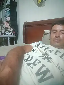 Snapshot of Vergon2cm chatting on November 2025 11:07:02 PM Vergon2cm online show from November 2025 11:07:02 PM