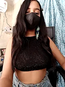 Snapshot of Parinaaz18 chatting on April 2026 03:02:01 AM Parinaaz18 online show from April 2026 03:02:01 AM