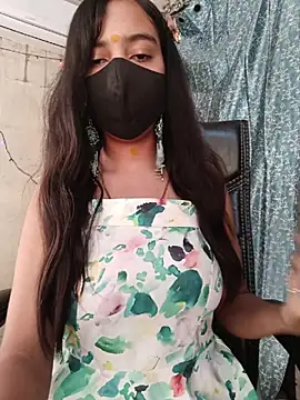 Snapshot of Parinaaz18 chatting on May 2026 01:33:01 AM Parinaaz18 online show from May 2026 01:33:01 AM