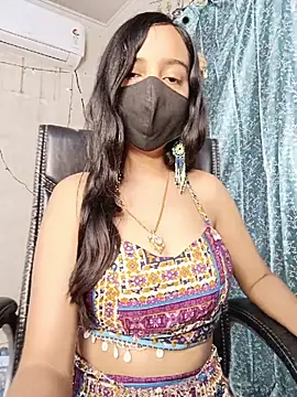 Snapshot of Parinaaz18 chatting on May 2026 01:06:01 PM Parinaaz18 online show from May 2026 01:06:01 PM