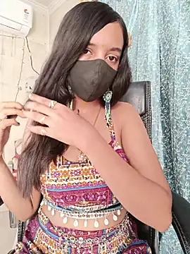 Snapshot of Parinaaz18 chatting on May 2026 01:13:02 AM Parinaaz18 online show from May 2026 01:13:02 AM