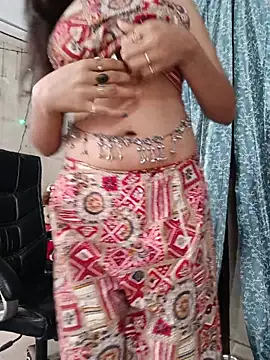 Snapshot of Parinaaz18 chatting on June 2026 02:02:02 AM Parinaaz18 online show from June 2026 02:02:02 AM
