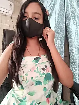 Snapshot of Parinaaz18 chatting on June 2026 06:52:02 AM Parinaaz18 online show from June 2026 06:52:02 AM