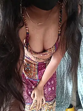 Snapshot of Parinaaz18 chatting on June 2026 01:28:02 AM Parinaaz18 online show from June 2026 01:28:02 AM