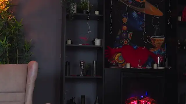 Evelyn Evyyy online show from April 2026 06:12:01 PM