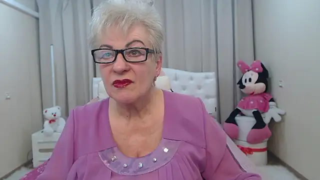 KayleSmoll online show from February 2026 07:45:01 PM