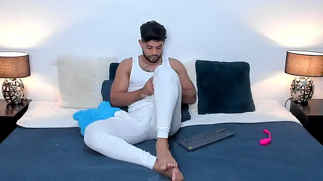 Luciano and Marlon online show from December 2024 08:07:02 PM